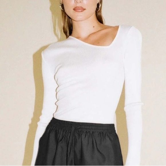 Operasport Tops - OperaSPORT Eve Seamless Top Asymmetrical Long Sleeve Ivory Cream